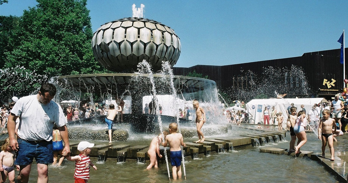 Früher konnten Kinder im Wasser-Becken planschen.