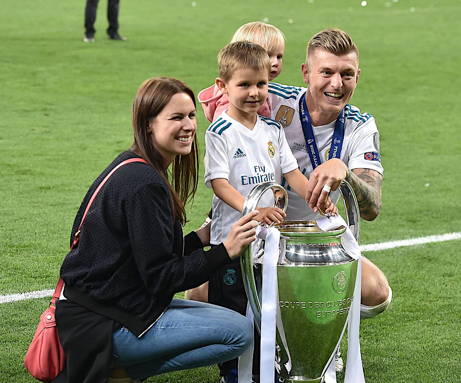 Familie Königsklassensieger: (v. l.) Jessica, Leon, Amelie und Toni Kroos.