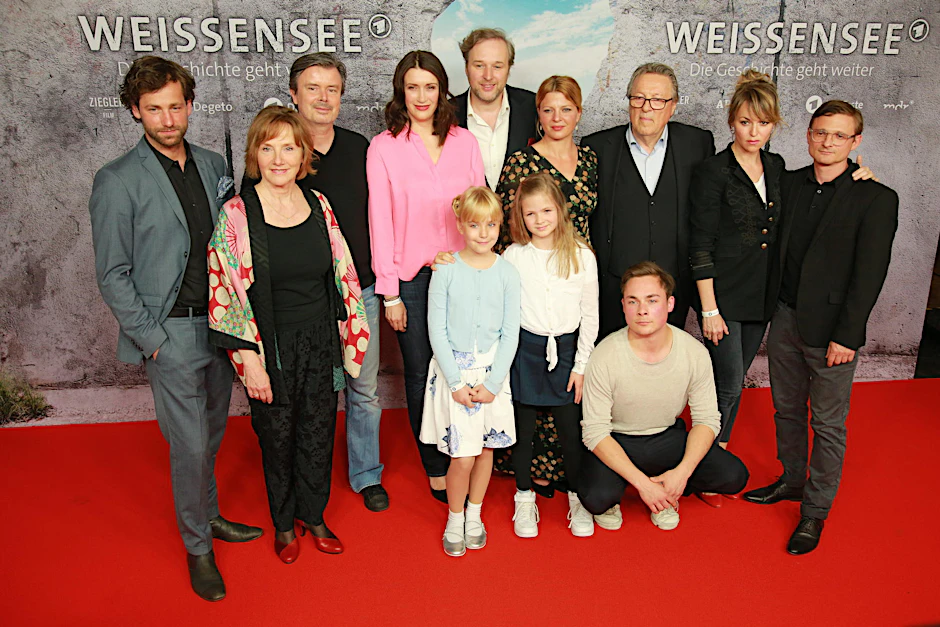 Florian Stetter, Ruth Reinecke, Lisa Wagner, Claudia Mehnert, Friedemann Fromm, Stephan Grossmann, Joerdis Triebel, Ferdinand Lehmann, Philine Steuer, Ziva-Maria Faske, Hansjürgen Hürrig und Florian Lukas bei der Premiere der vierten Staffel von "Weissensee".