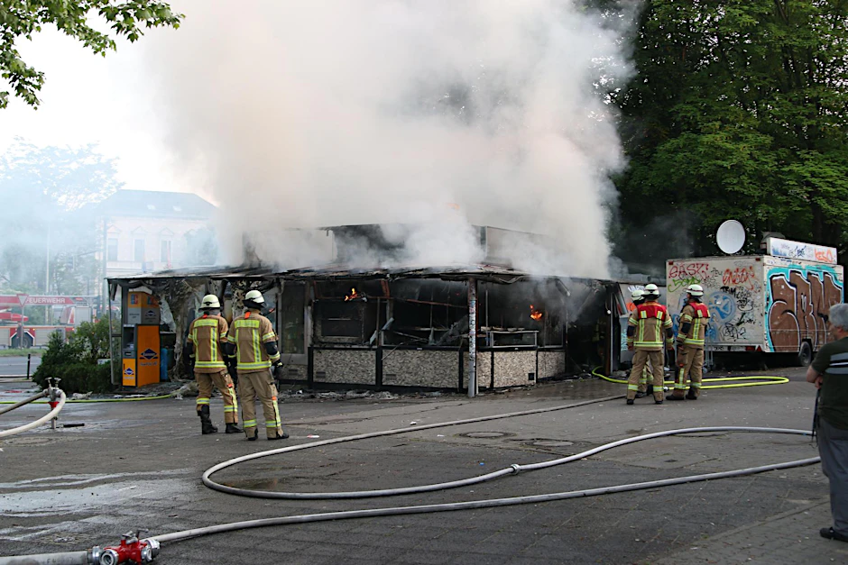 Der Imbiss war nicht mehr zu retten (13.05.2018).
