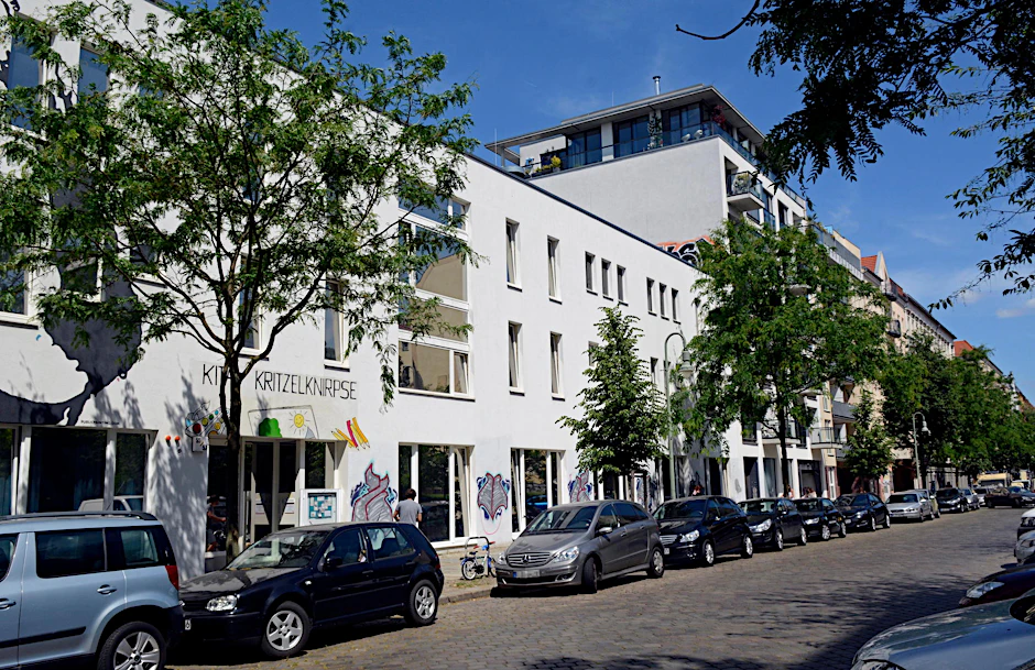 Beispiel für mangelnde Ausnutzung der Flächen: Die Kita in der Lychener Straße ist nur drei Geschosse hoch. 