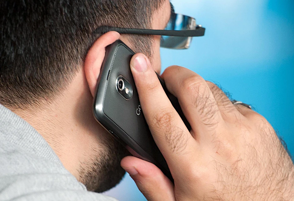 Falsche Polizisten versuchen, Senioren am Telefon abzuzocken. Das Perfide: Die Nummern sehen echt aus.