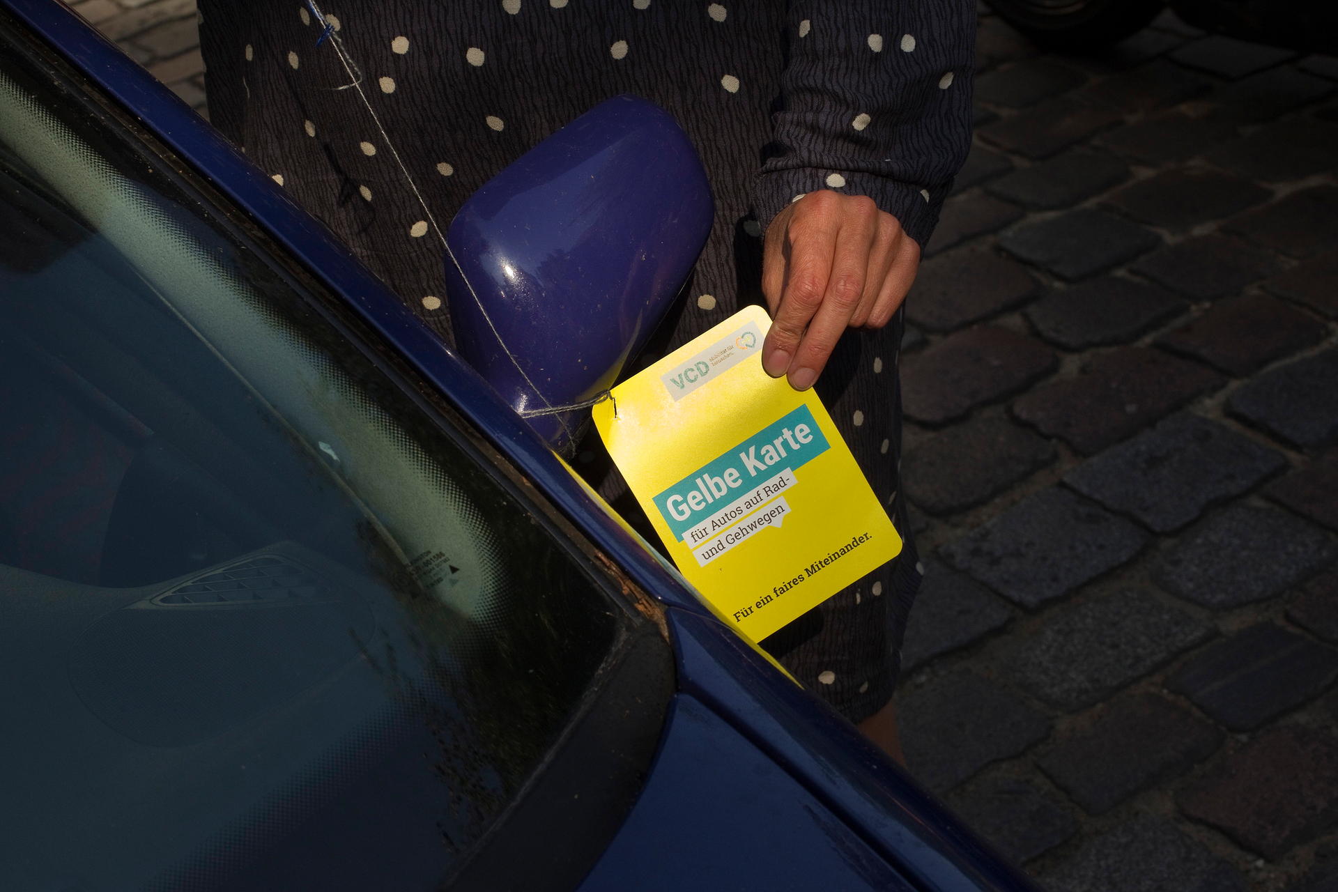 Gelbe Karte für diesen Falschparker. 