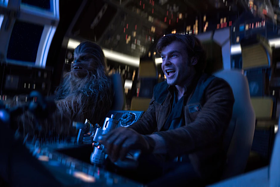 Han Solo (Alden Ehrenreich, r.) und mit seinem treuen Freund Chewbacca (Joonas Suotamo).