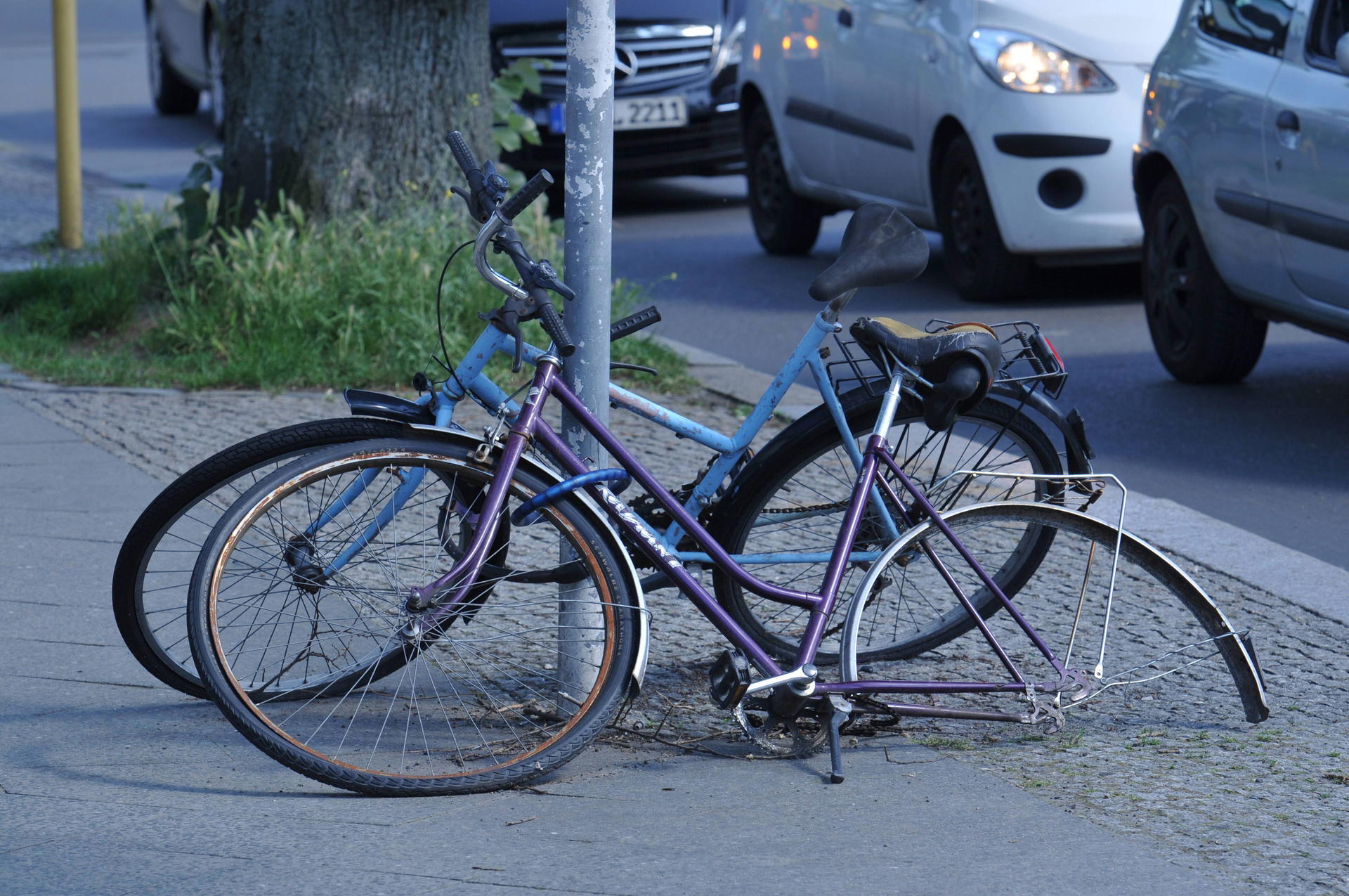 Fahrradleichen: Ordnungsämter handeln nach Beschwerden über Fahrradleichen meist rasch und holen sie ab. 