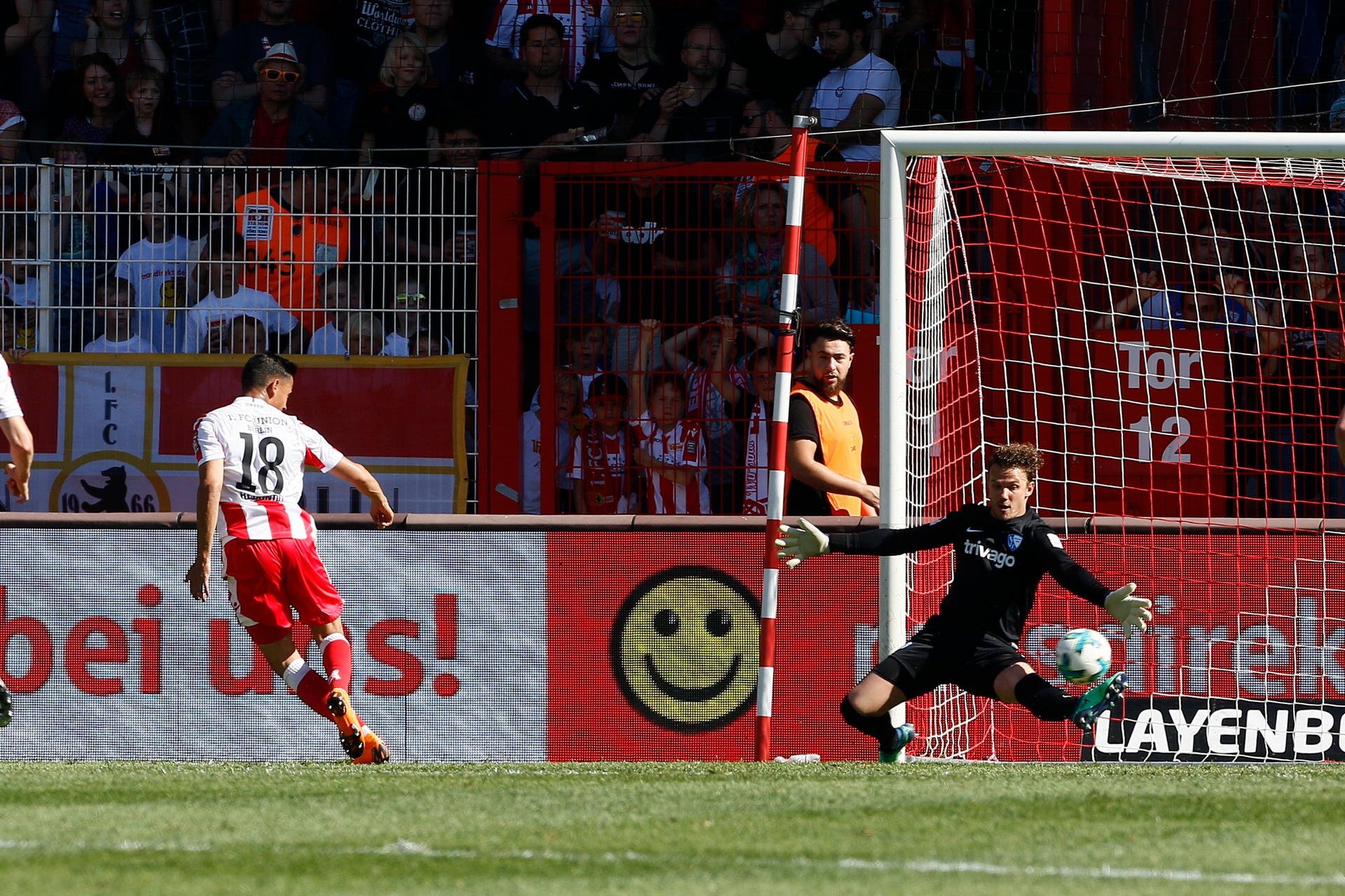 Kevin Prince Redondo erlöst die Union-Fans kurz vor der Pause, schiebt zum 1:0 ein. 