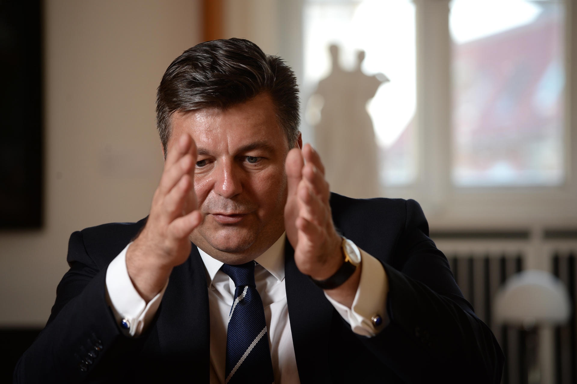 Der Ressortchef zeigt sich im Interview kampfeslustig.