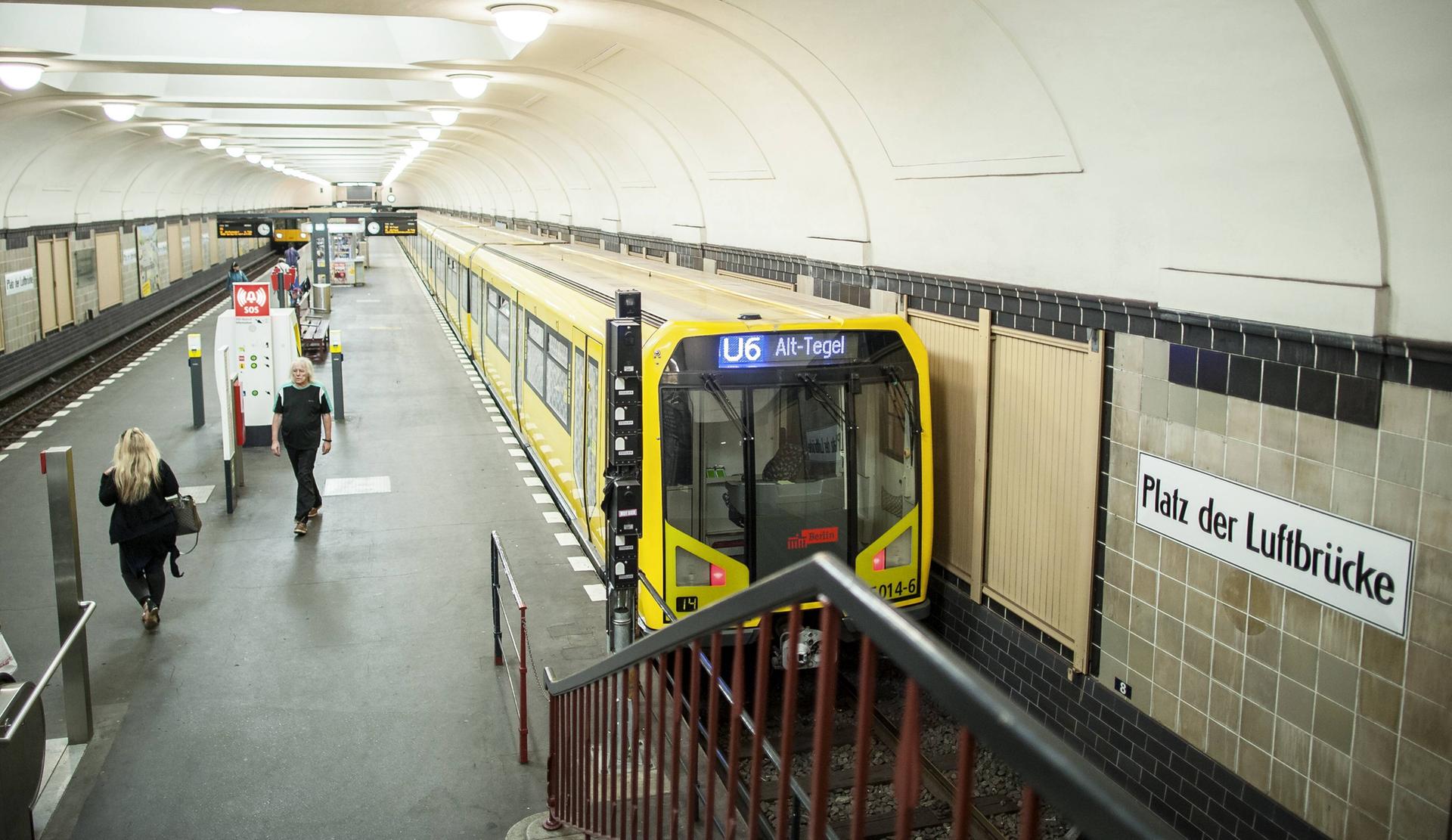 Ersatzverkehr auf U6: Zwischen Halleschem Tor und Platz der Luftbrücke wird gebaut