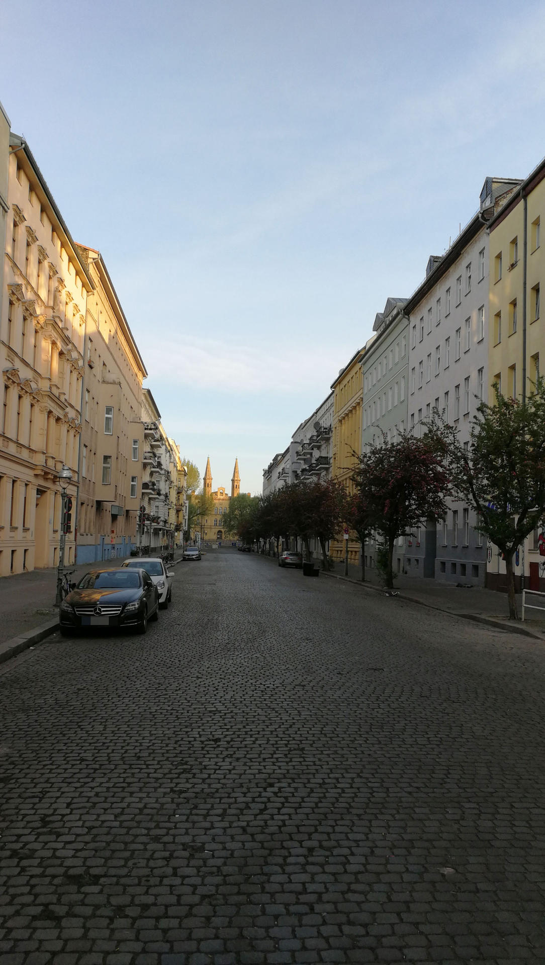 Diese Straße in Kreuzberg ist nach der großen Sause wieder fast blankgeputzt.