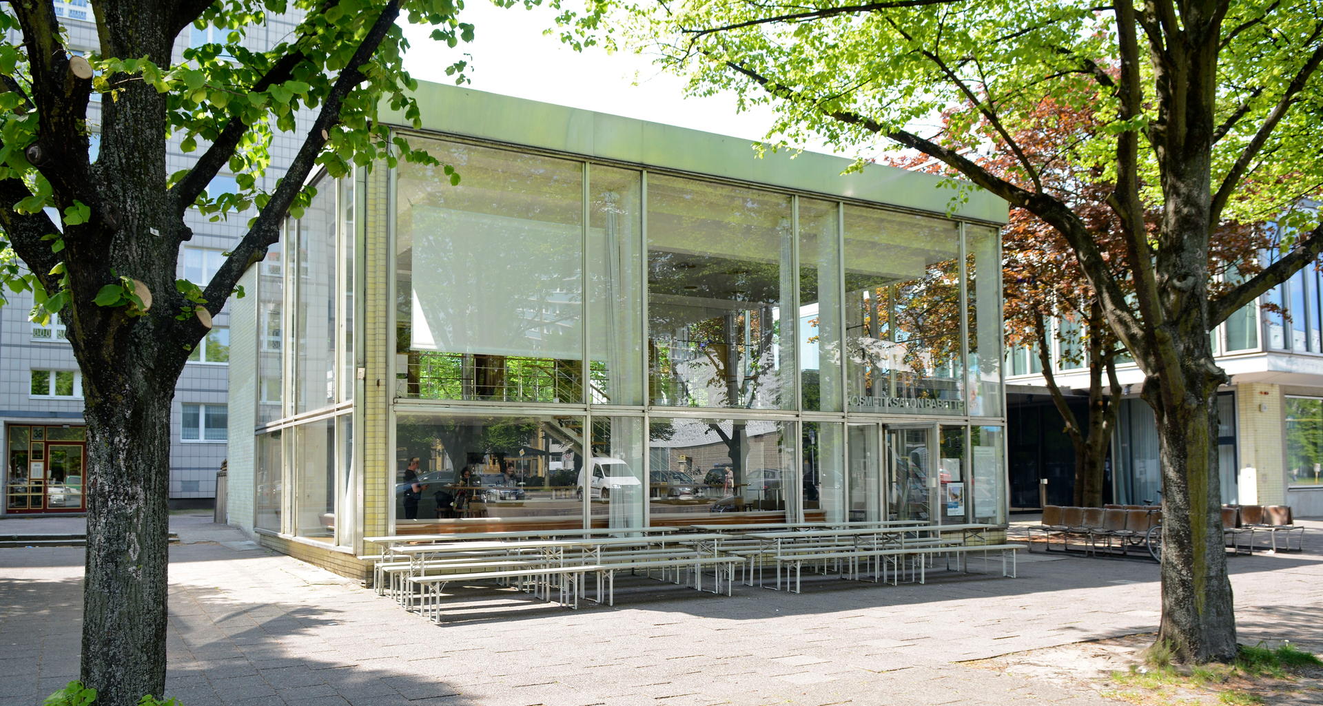 Einst Kosmetiksalon Babette, heute angesagte Bar mit Existenzsorgen.