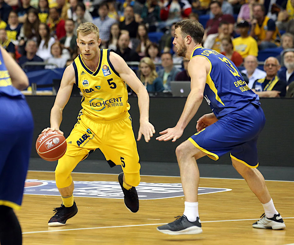 Albas Niels Giffey will Dienstag in Oldenburg Play-off-Sieg Nr. 2.