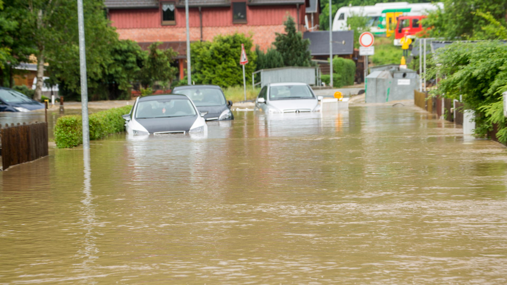 Land unter im sächsischen Vogtland: Bis zu 152 Liter Regen fielen innerhalb von Stunden. Auch Meteorologen waren von der Sintflut überrascht.
