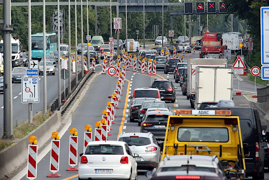 In den Sommerferien wird es noch mal eng: Nach der Sanierung der Fahrbahn nach Norden 2017 ist die Gegenfahrbahn dran.