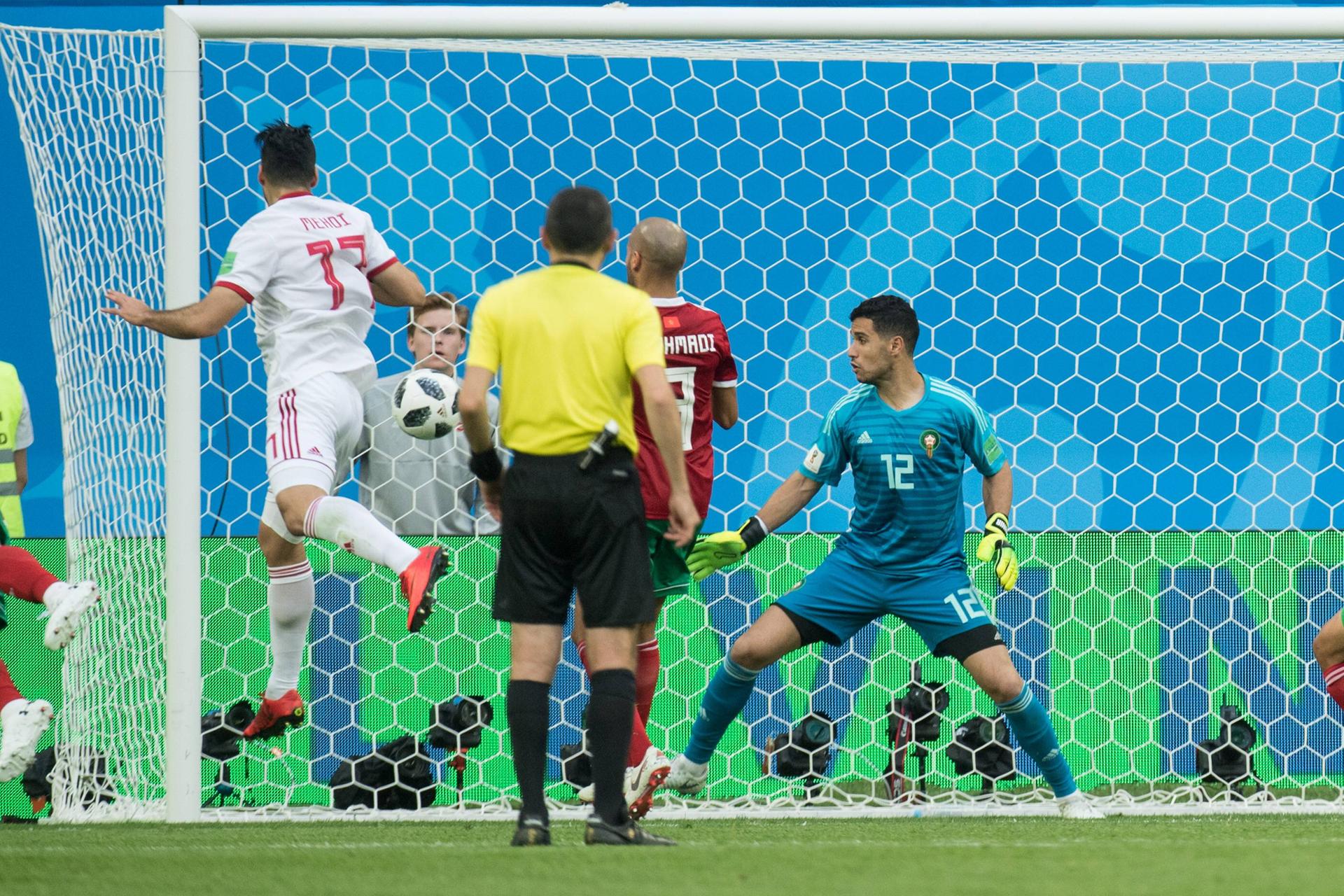 Image - Eigentor-Rekord: So oft ist noch nie der Ball bei einer WM im eigenen Netz gelandet.