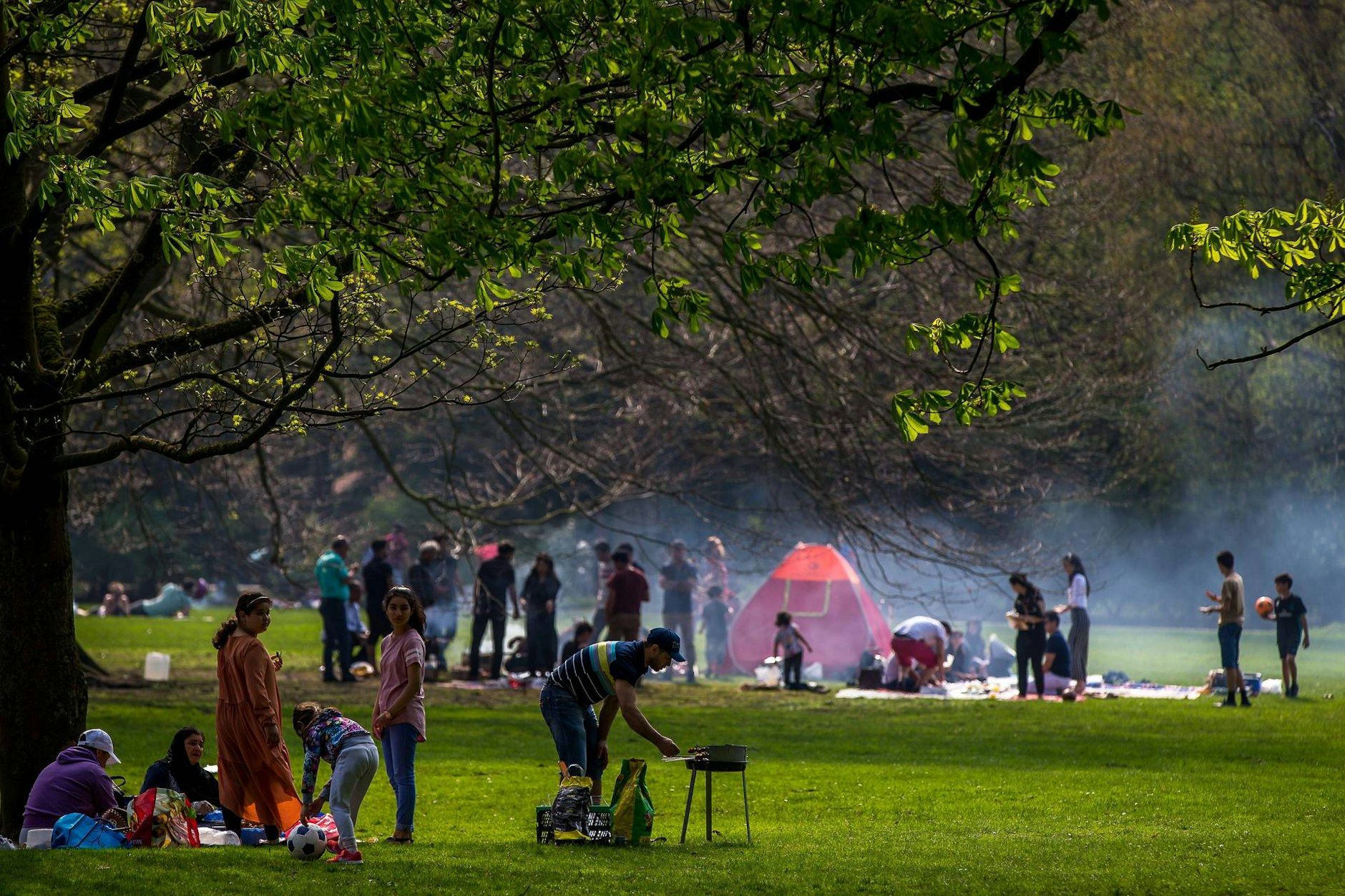Wo Darf Man In Berlin Grillen An diesen Orten und Parks darf man in Berlin öffentlich grillen
