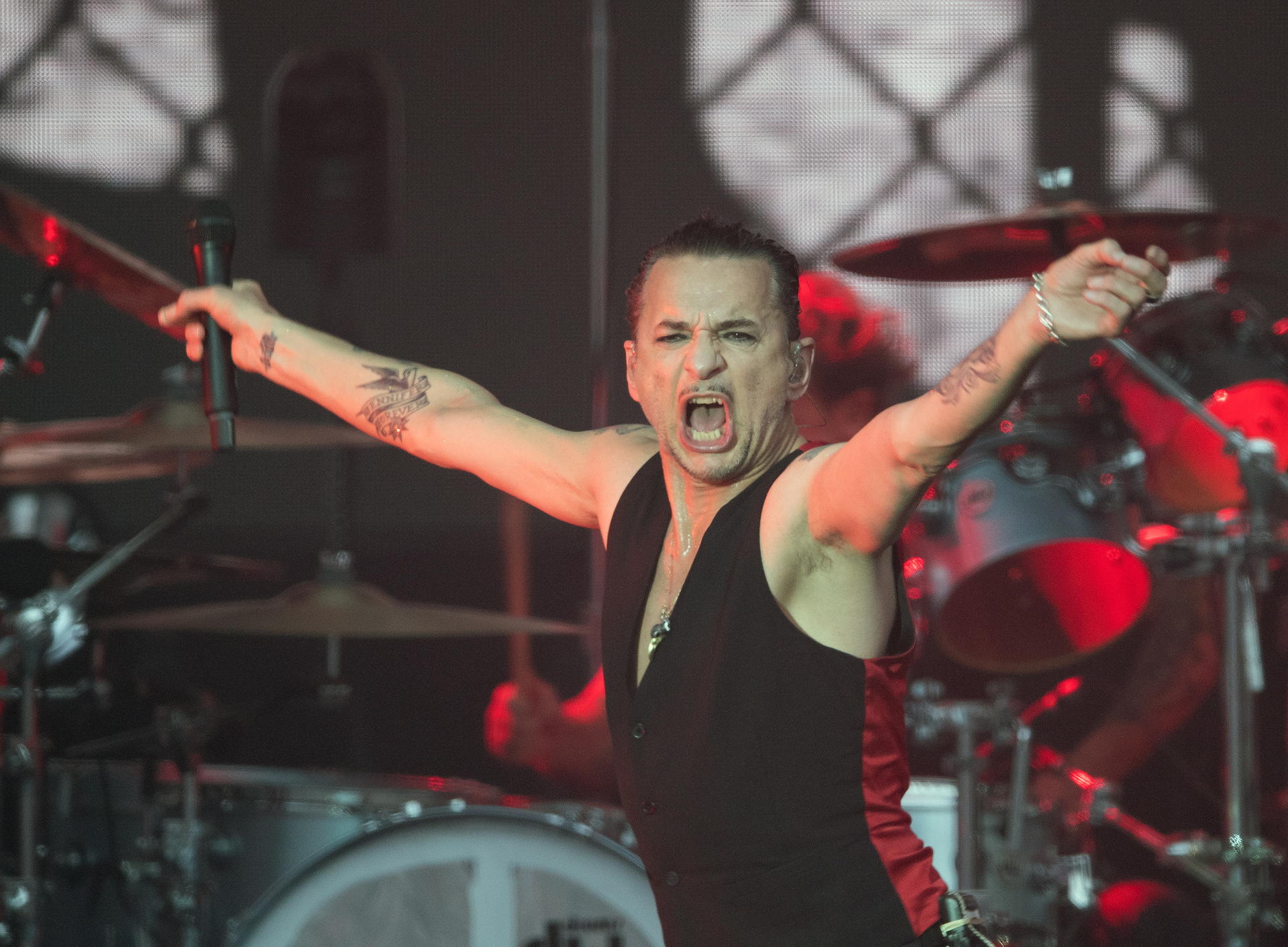 Image - Schwimmen mit Depeche Mode: Management mietet Bahn im Olympiabad