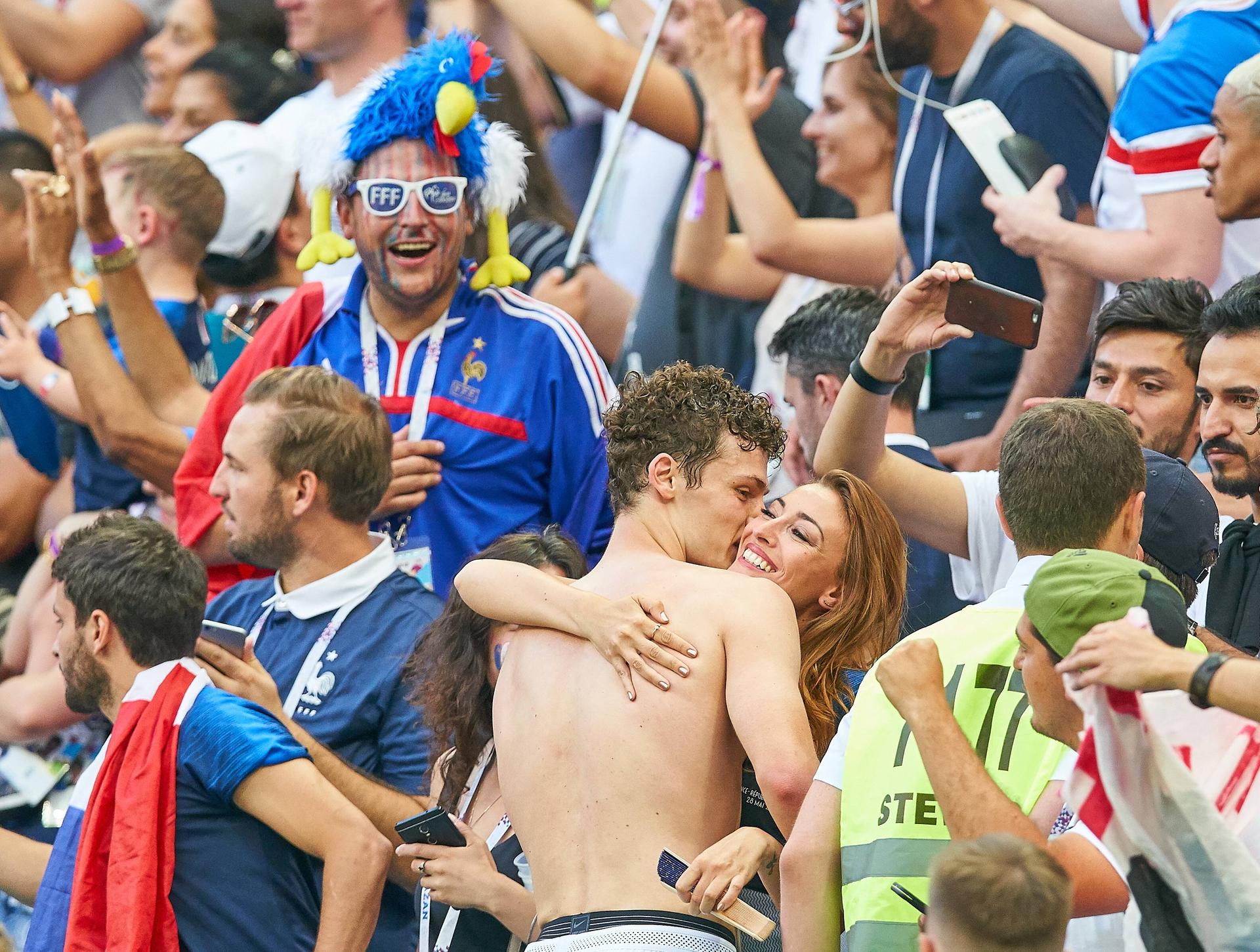 Image - Franzosen-Hit: Deshalb besingen die Franzosen Benjamin Pavard als Bastard
