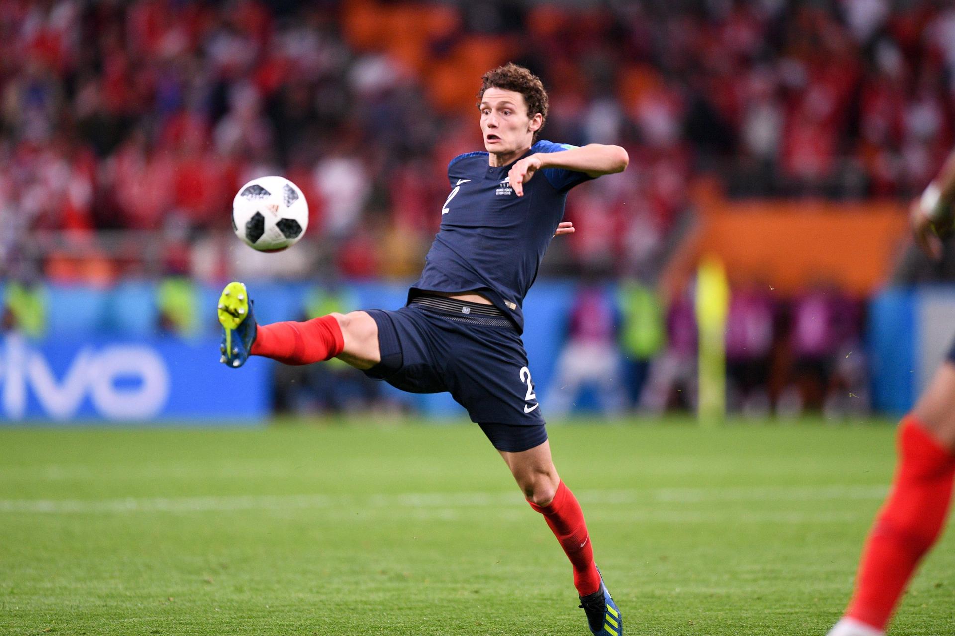 Image - Wechsel für über 50 Millionen?: Topclubs scharf auf Stuttgarts französischen WM-Verteidiger Pavard