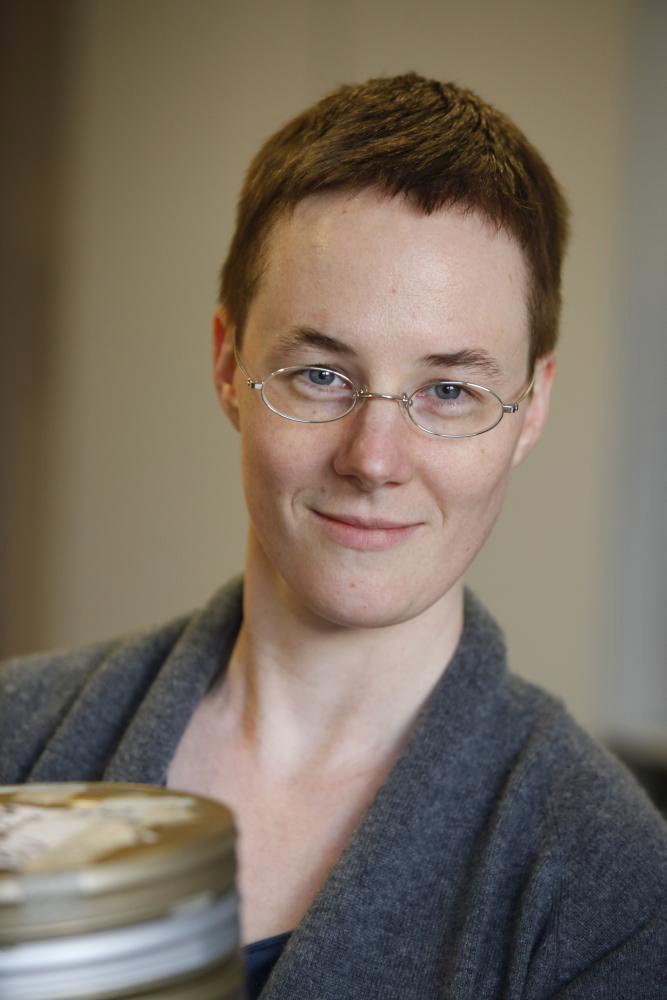 Anke Wilkening restauriert Filme.