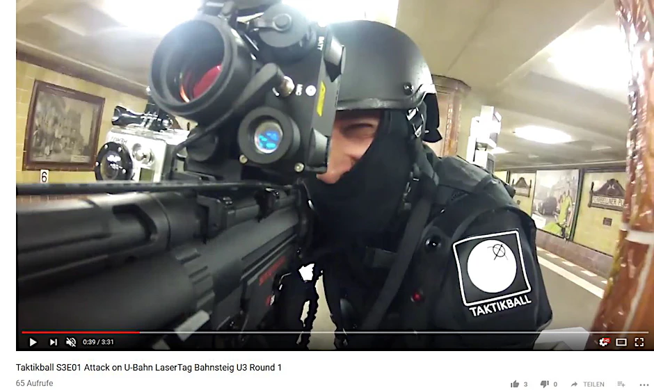 Völlig unverfroren zeigt die Gruppe ihre Ballervideos im Internet.