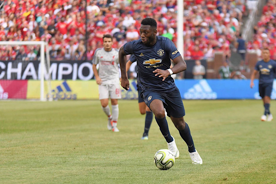 Tim Fosu-Mensah (20) verteidigt noch für Manchester United.