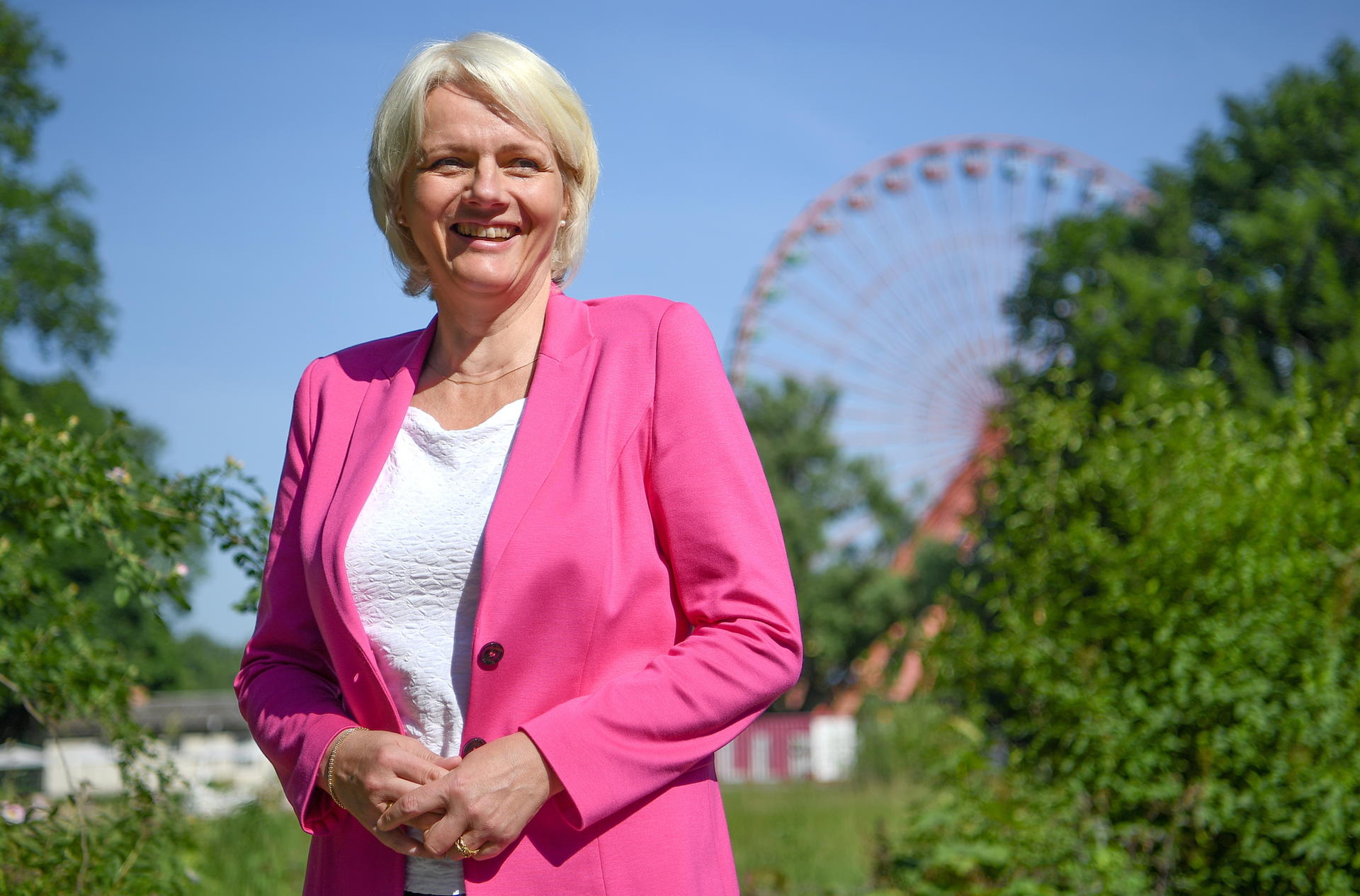 Sie plant neue Angebote: Verkehrssenatorin Regine Günther (parteilos, für Grüne). 