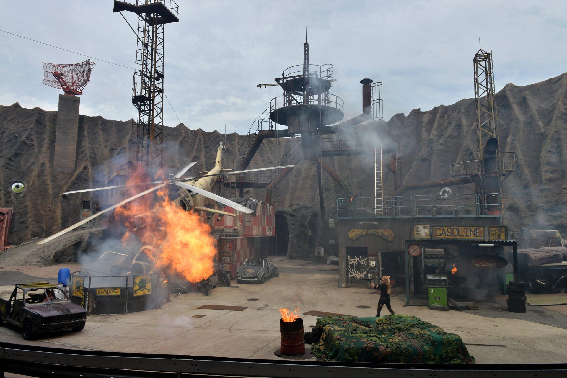 Stuntshow in der Vulkan-Arena.