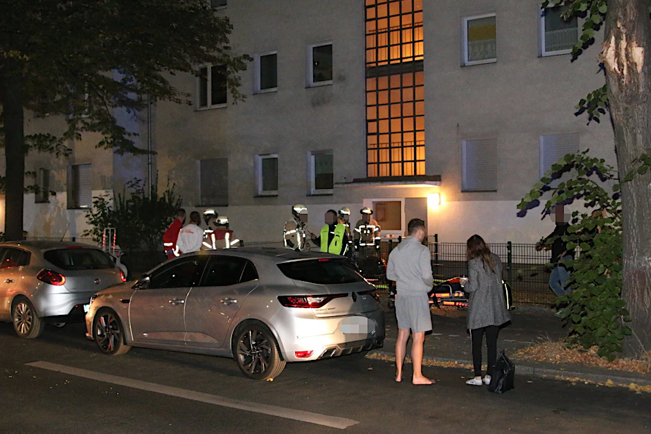 Bei einem Wohnungsbrand in Mariendorf wurde eine Leiche entdeckt.