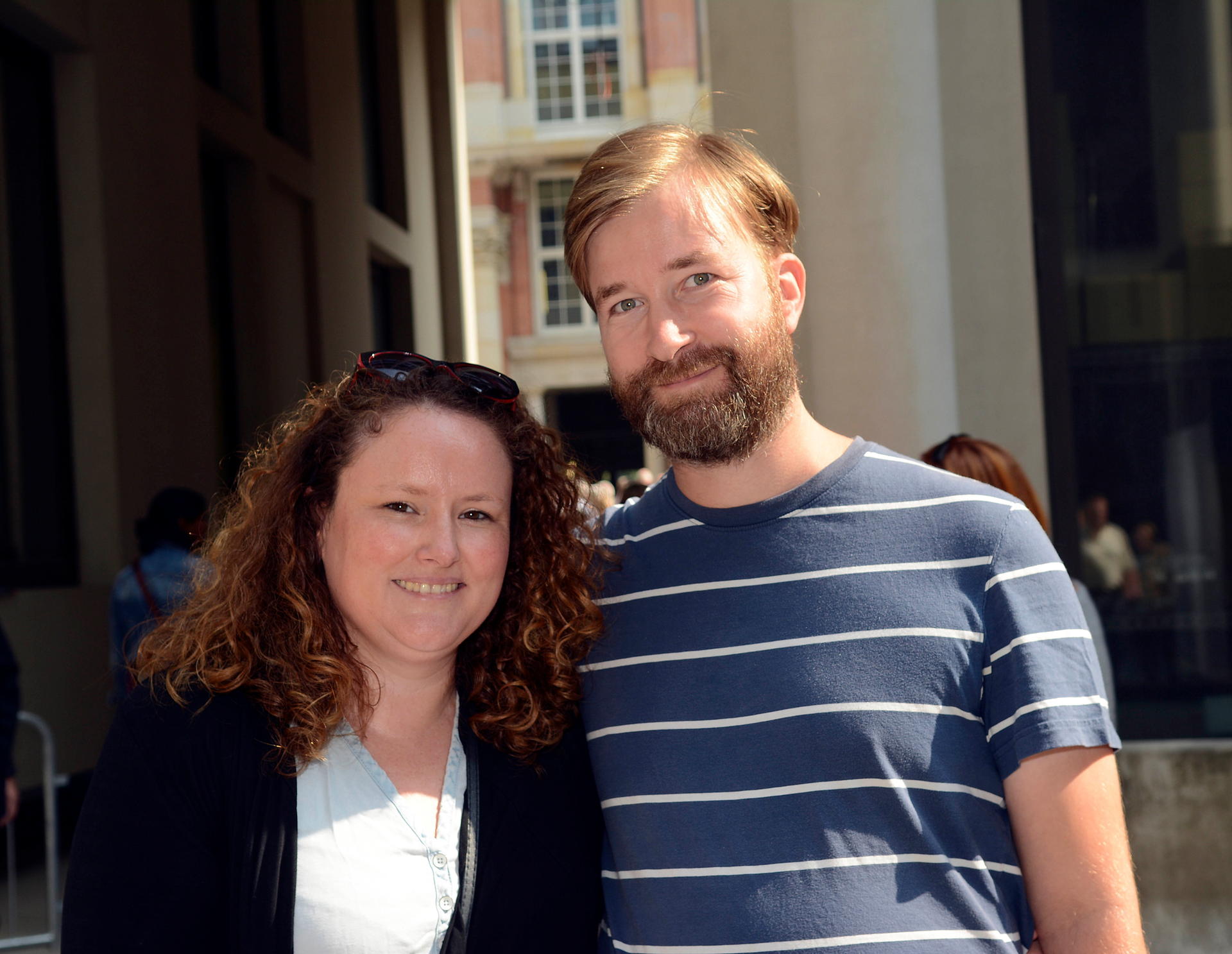 Sarah Schulze-Darup und Harry Lehr bewundern den Schlossbau. Freier Eintritt in die Museen – das wäre ein tolles Angebot für Berliner und Gäste. 