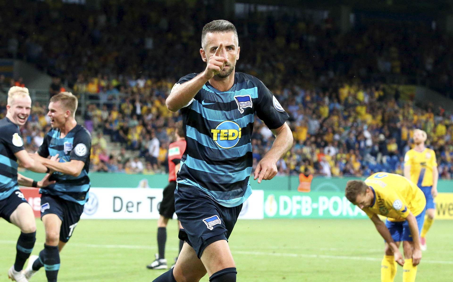 Image - In der nächsten Runde: Hertha feiert Pokalparty mit Platte, DJ, Oldie-Hit