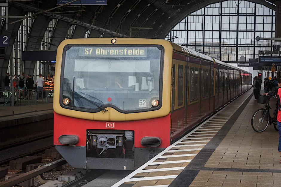 Ein Zug der Berliner S-Bahn-Linie S7 . 