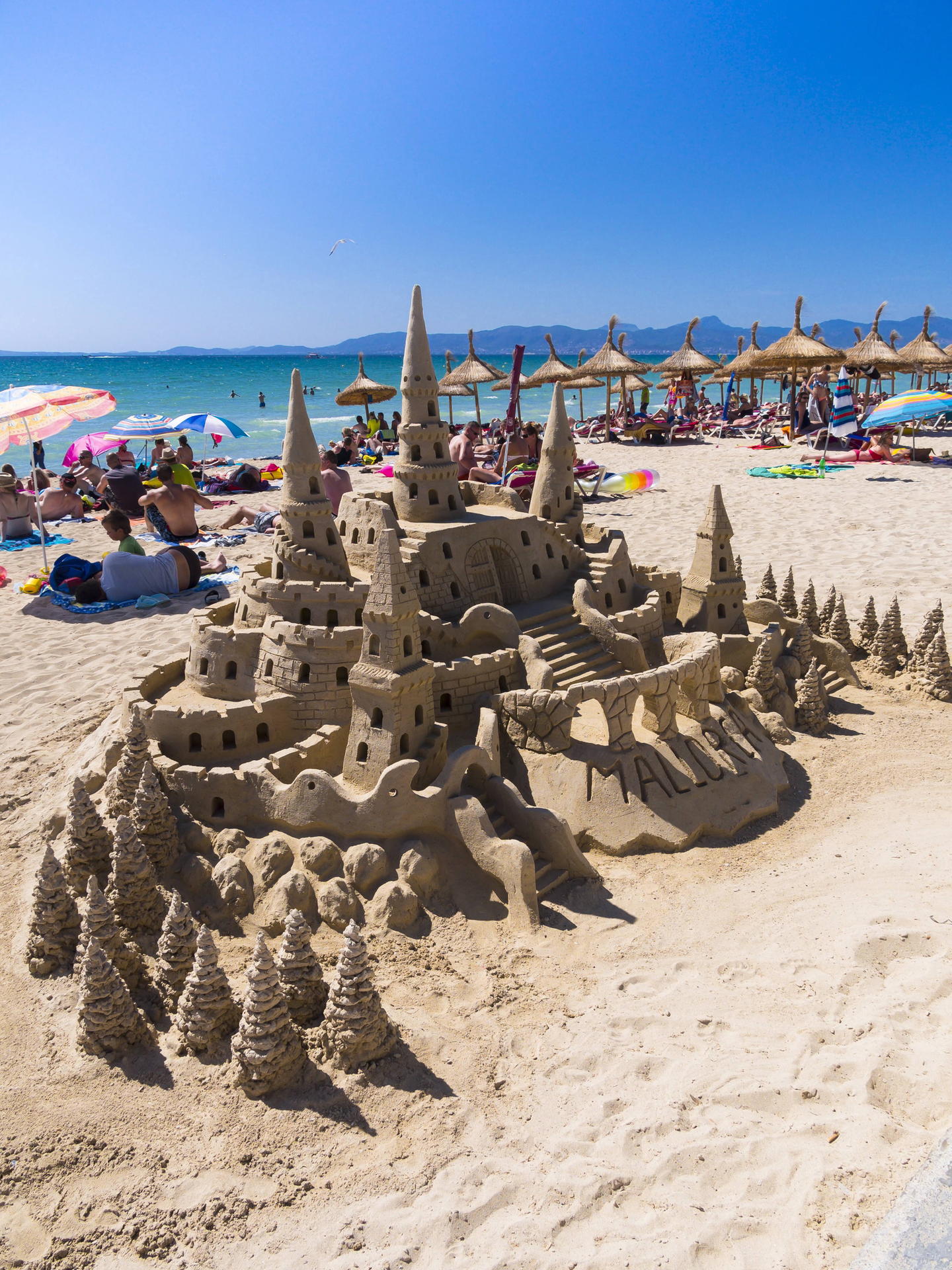 Auf Mallorca entstehen diese spektakulären Sandburgen. Allerdings sind sie mit Vorsicht zu genießen. 