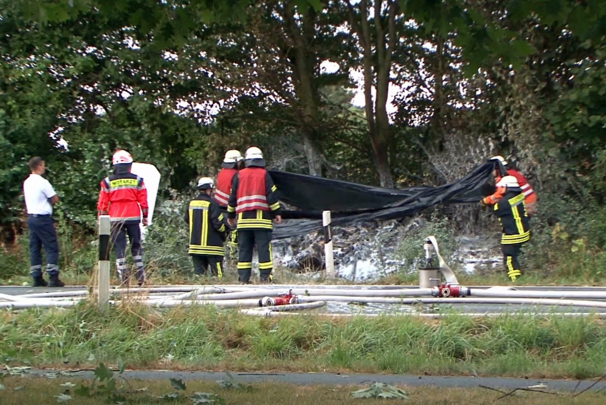 Großvater Und Enkelin Sterben Bei Flugzeugabsturz