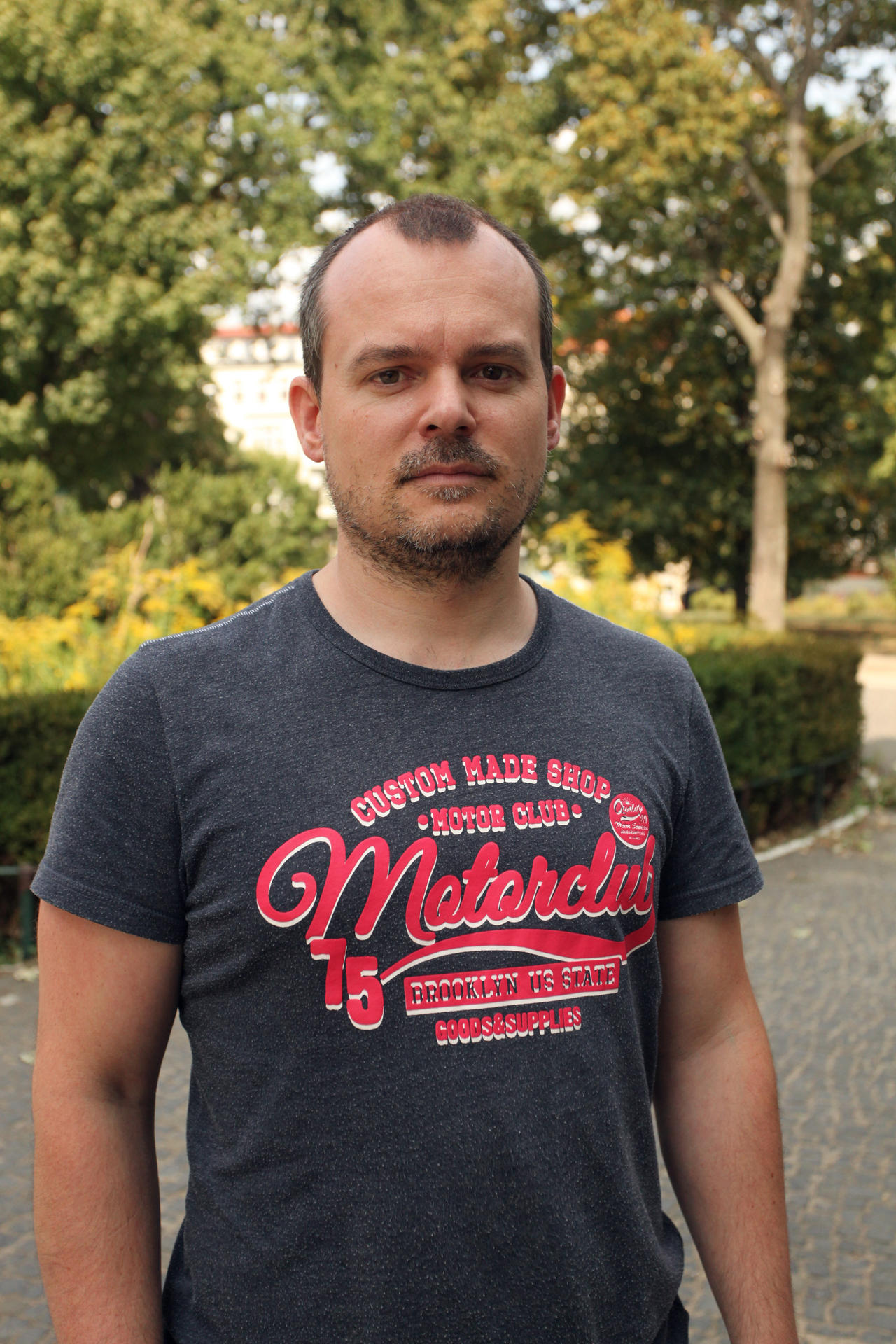 Anwohner Johannes H. (40) ist Vater eines Sohnes (2): „In Prenzlauer Berg wurden auch schon Kinderwagen angezündet. Es ist furchtbar.“