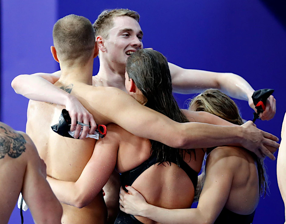 Gold-Jubel der Mixed-Staffel über 4x200 m Freistil.