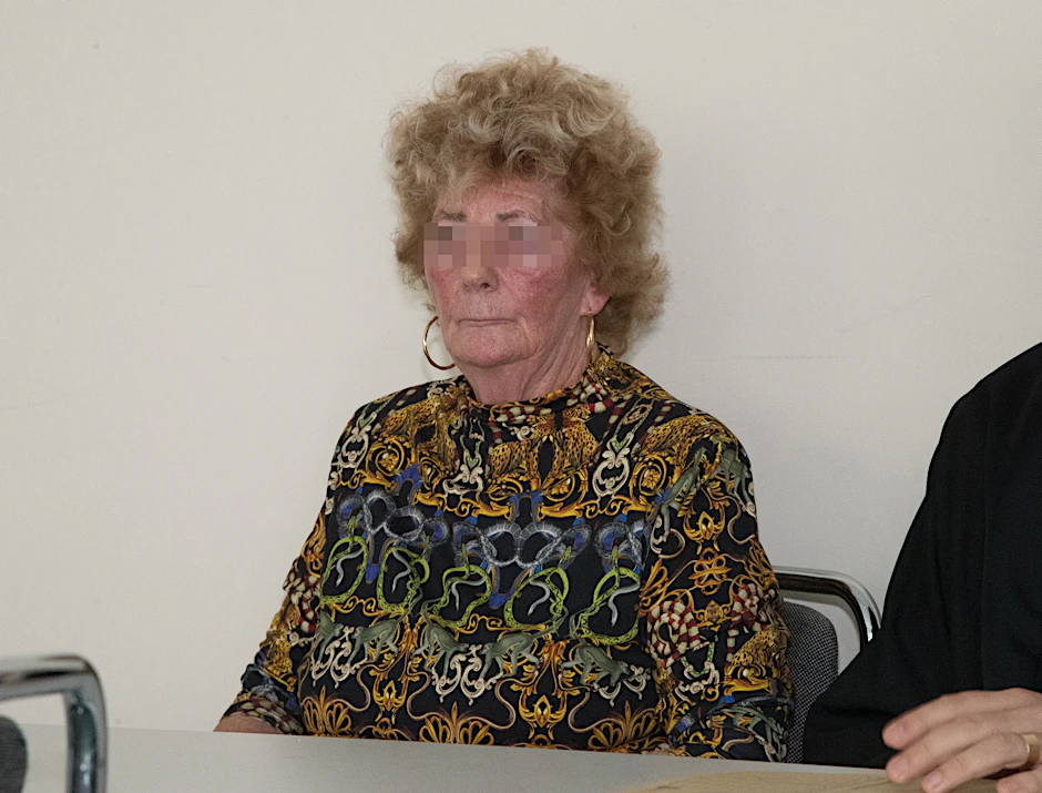 Monika L. (72) aus Karow stand erstmals vor Gericht, weil sie im Straßenverkehr die Nerven verlor. 