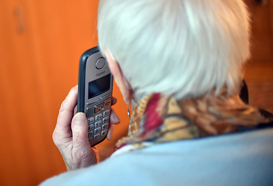 Ab September erreichbar – eine Hotline für einsame Senioren.
