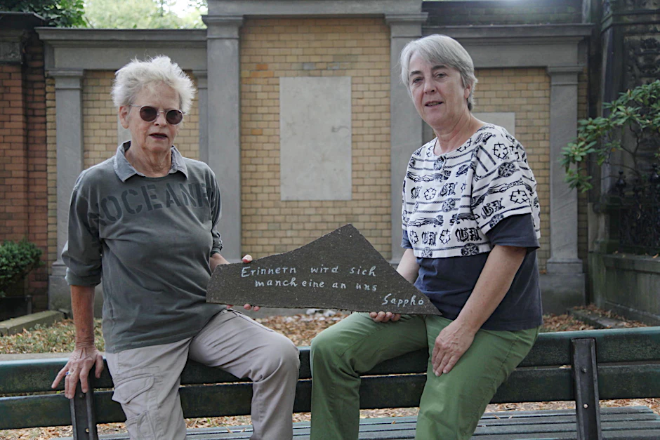 Traude Bührmann (li.) und Barbara Waldow sind zwei der zwölf Mitgründerinnen der Grab-WG. 