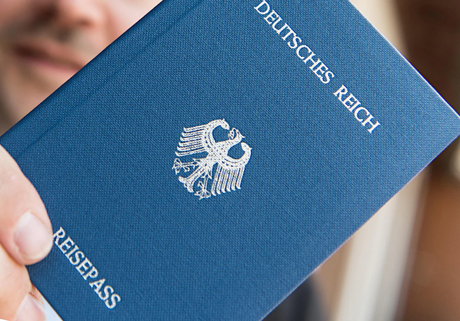 Reichsbürger verwenden eigene Pässe. 