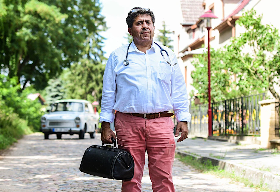 Amin Ballouz floh vor 40 Jahren vor dem libanesischen Bürgerkrieg. Er denkt nicht wieder an Flucht, möchte in der Uckermark bleiben, sagt über seine Patienten: „Ich kann sie nicht alleine lassen.“ 