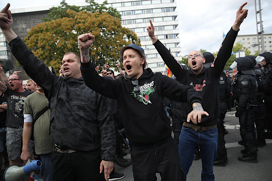 Wut auf der Straße in Chemnitz. Soll dieses Niedergebrüll folgenlos zu unserem Leben in einem vereinten Deutschland gehören? 