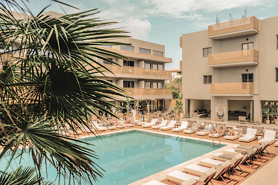 Der neue „Cook’s Club“: An diesem Pool, mitten in Chersonissos, können Sie chillen. Wer kommt mit?