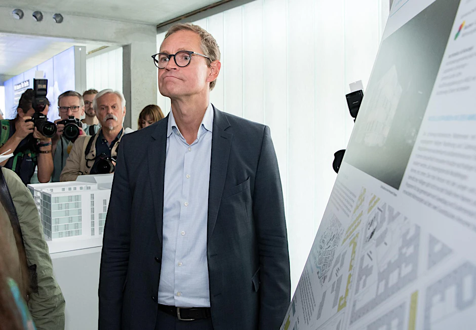 Müller bei einer Neubau-Pressetour vergangene Woche. Im Kampf gegen den Wohnungsmangel sollen verschiedene Maßnahmen geprüft werden. Kaufverbote seien aber nicht geplant. 