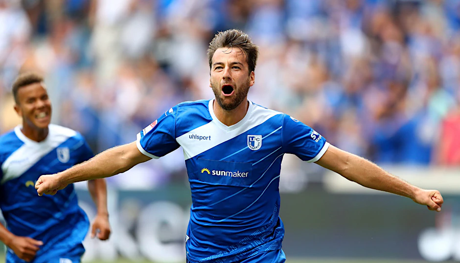 FCM-Torjäger Christian Beck jubelt übers Tor gegen St. Pauli.