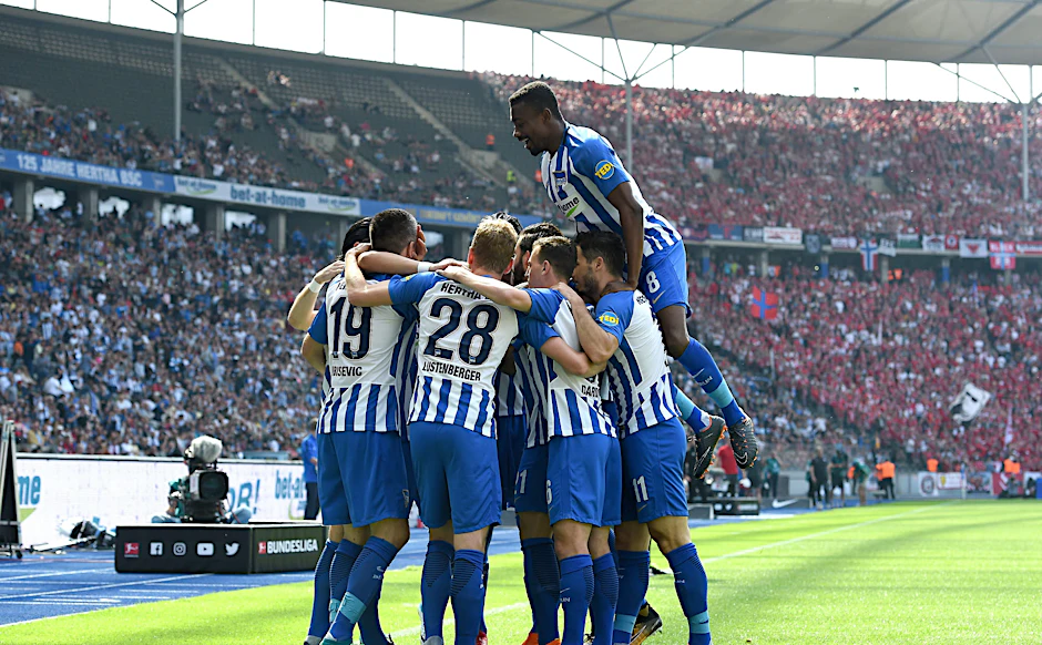 Jubeltraube in Blau-Weiß! Herthas Fans wollen heute mit Kalou und Co. feiern.