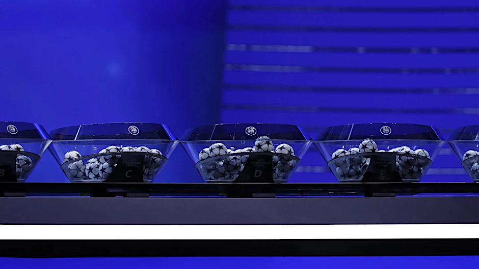 Das Runde muss aus dem Runden: Spannung ist bei der Auslosung zur Gruppenphase der Champions League garantiert.