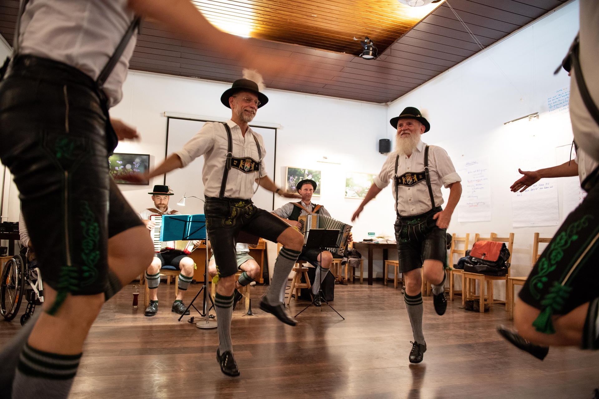 Image - Gaywiesn in Berlin: Berlins erste queere Schuhplattler