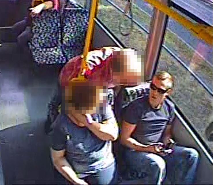 Auslöser für den Wutanfall: Der Mann wurde vom späteren Opfer gebeten, seine Füße vom gegenüberliegenden Platz zu nehmen. 