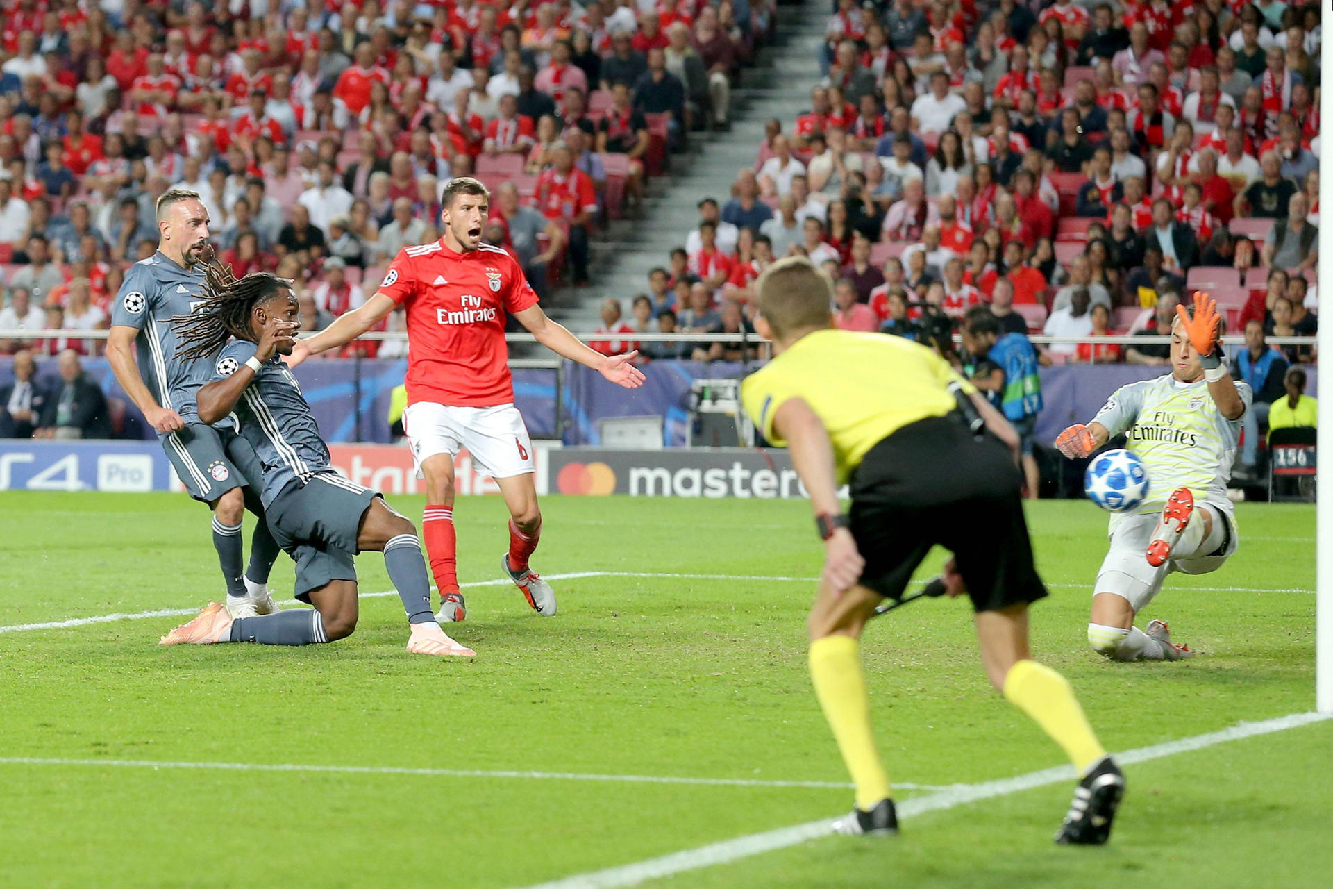 Image - CL: Selbst Sanchez kann es: FC Bayern-Startsieg in der Königsklasse gegen Benfica Lissabon
