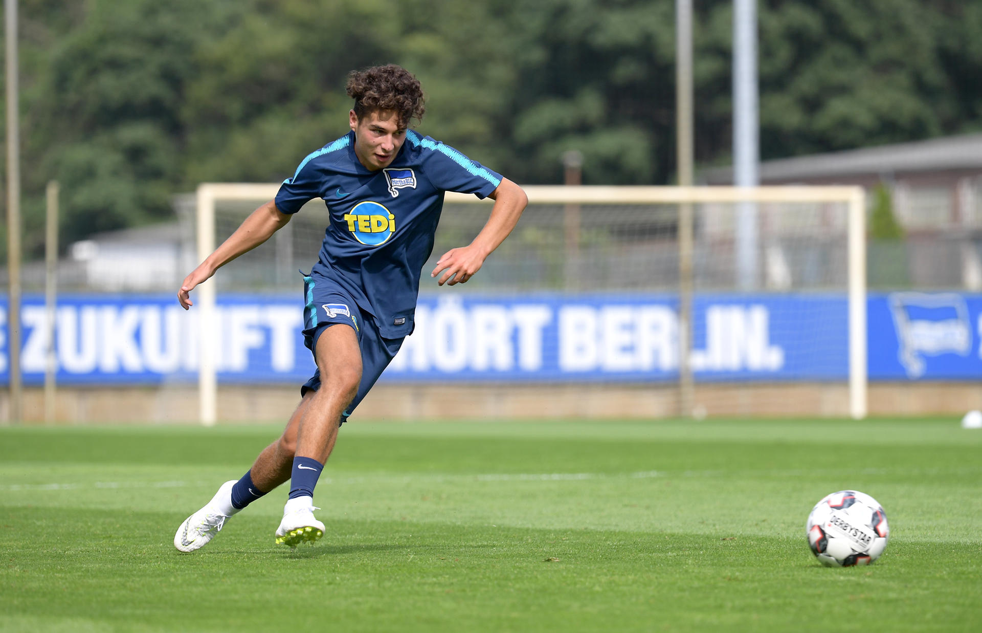 Offensiv-Talent Maurice Covic (20) spielt schon sein ganzes Leben in Blau-Weiß.
